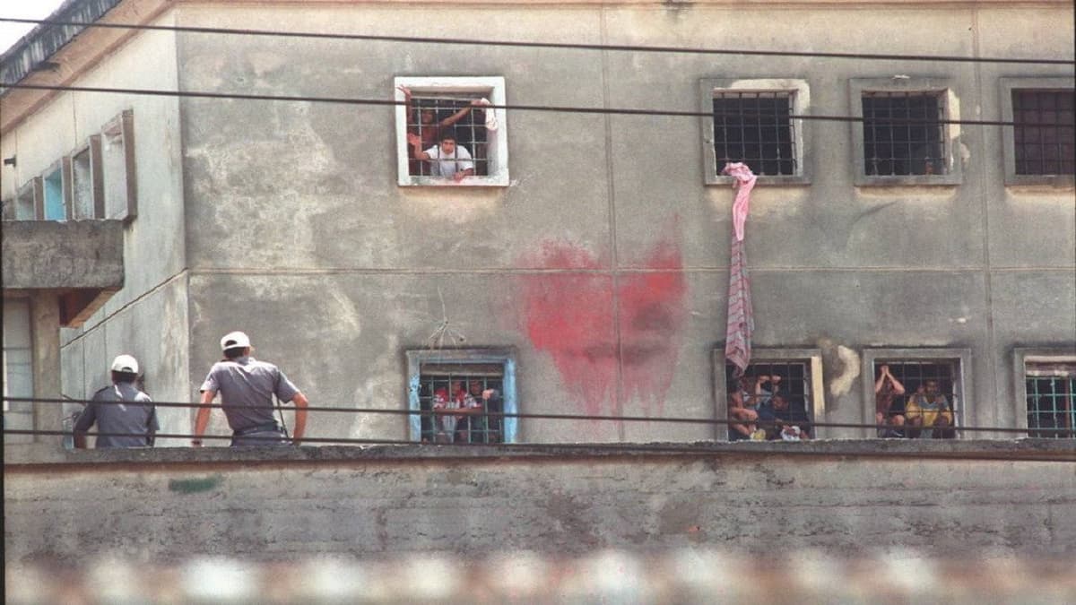 Deus e o Diabo em Cima da Muralha