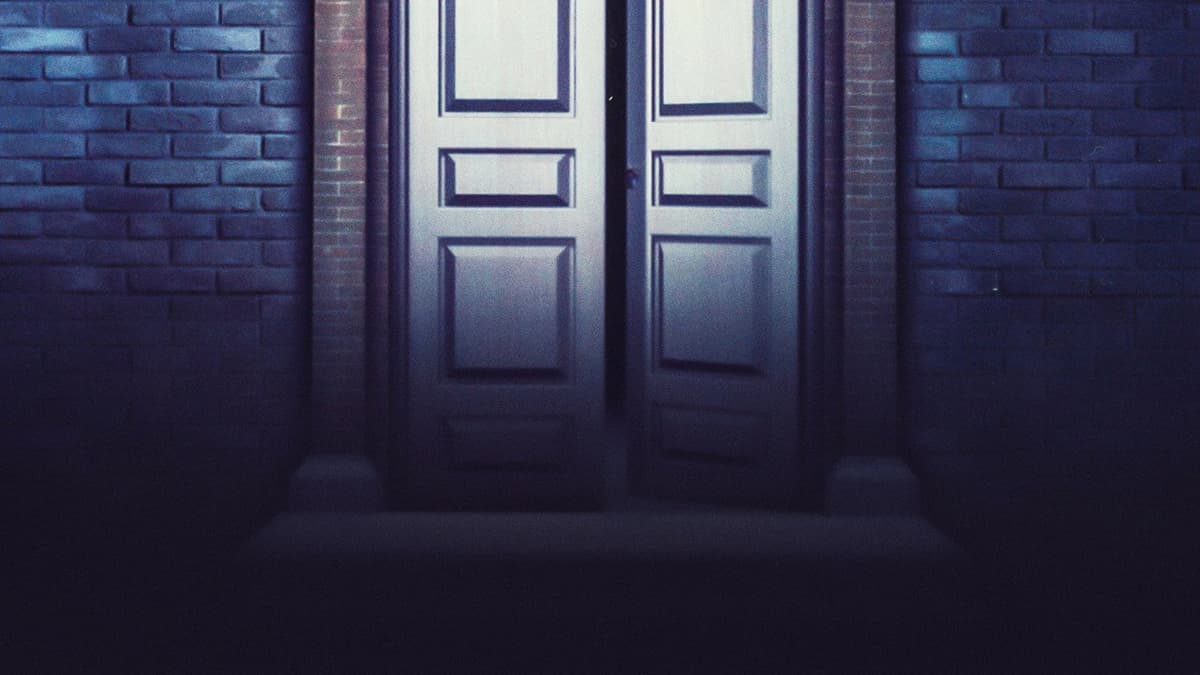La porta sul buio